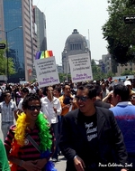 Con el monumento a la Revoluci�n al fondo