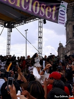 Gloria Trevi..., por cortes�a de Grupo Cabaretito