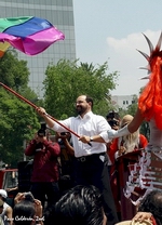 El presidente de la Comisi�n de Derechos Humanos del DF, da el banderazo de salida de la marcha