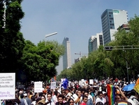 El frente de la marcha avanzando.....