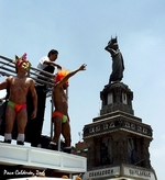 ... le quiere agarrar las nachas